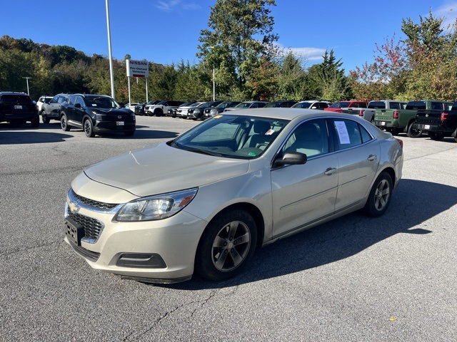 2015 Chevrolet Malibu photo 2