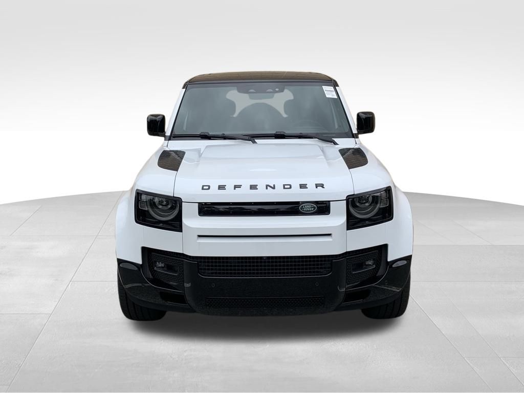 2025 Land Rover Defender 110 V8 photo 2