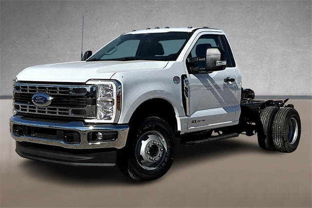 2026 Ford F-350 Super Duty Chassis Cab XL's photo