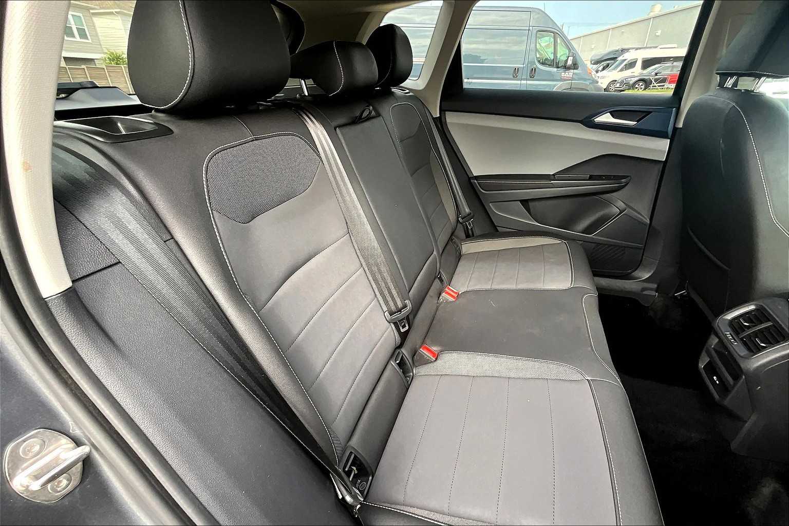 2024 Volkswagen Taos SE photo 18