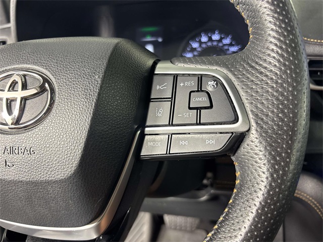 2023 Toyota Sienna Woodland Edition photo 17