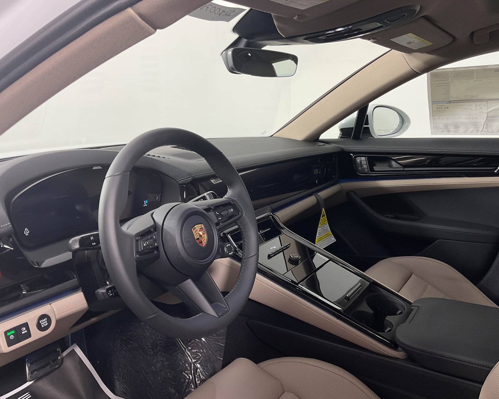 2025 Porsche Panamera 4 photo 4