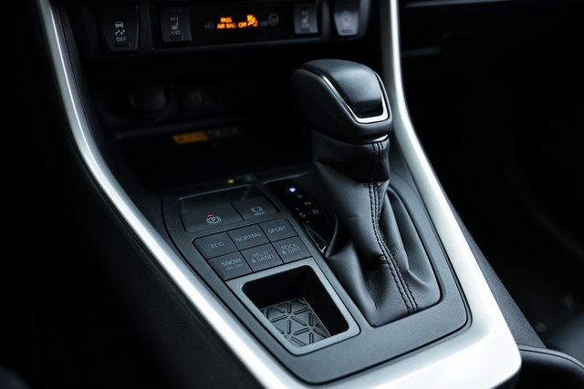 2025 Toyota RAV4 XLE Premium photo 34