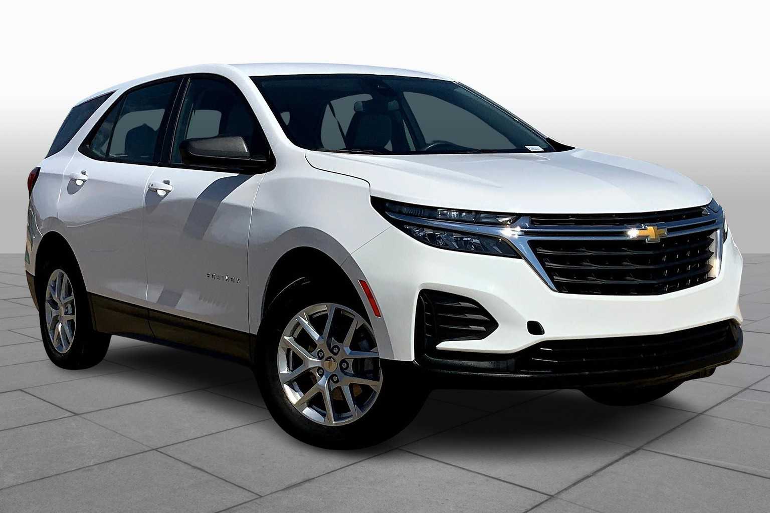 2024 Chevrolet Equinox LS photo 2