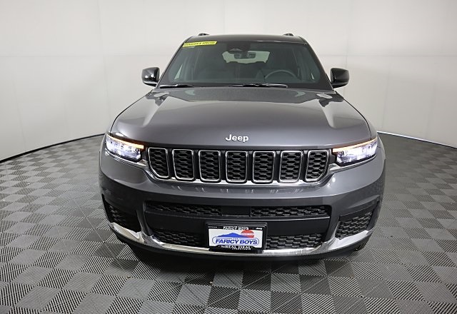 2025 Jeep Grand Cherokee Laredo X photo 3