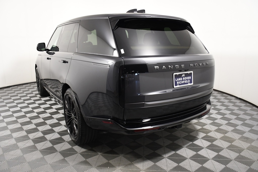 2025 Land Rover Range Rover SE photo 4