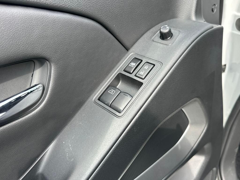 2025 Nissan Frontier SV photo 10
