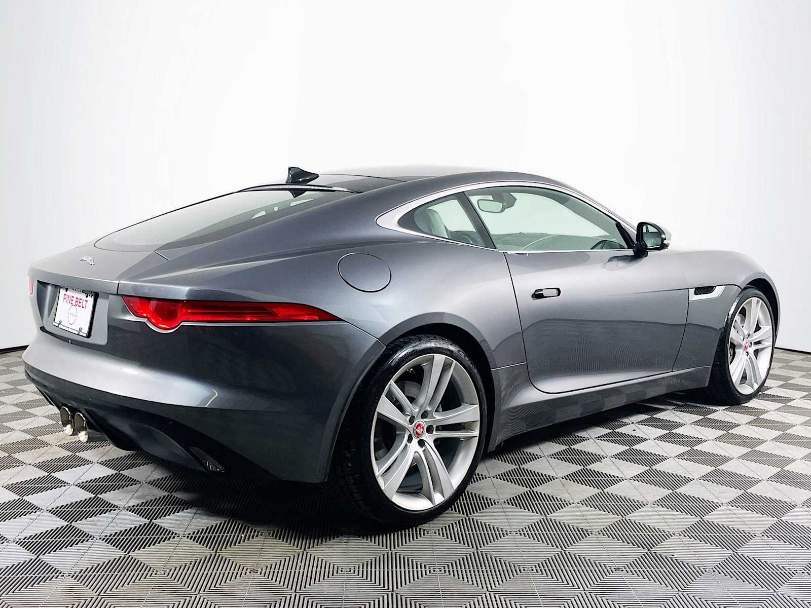 2016 Jaguar F-TYPE photo 4
