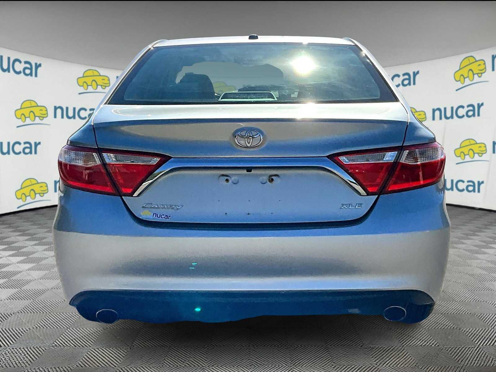 2016 Toyota Camry XLE photo 5