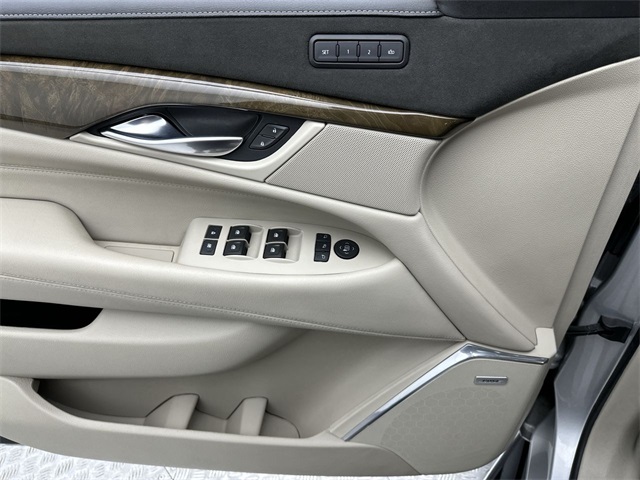 2019 Cadillac Escalade Luxury photo 3