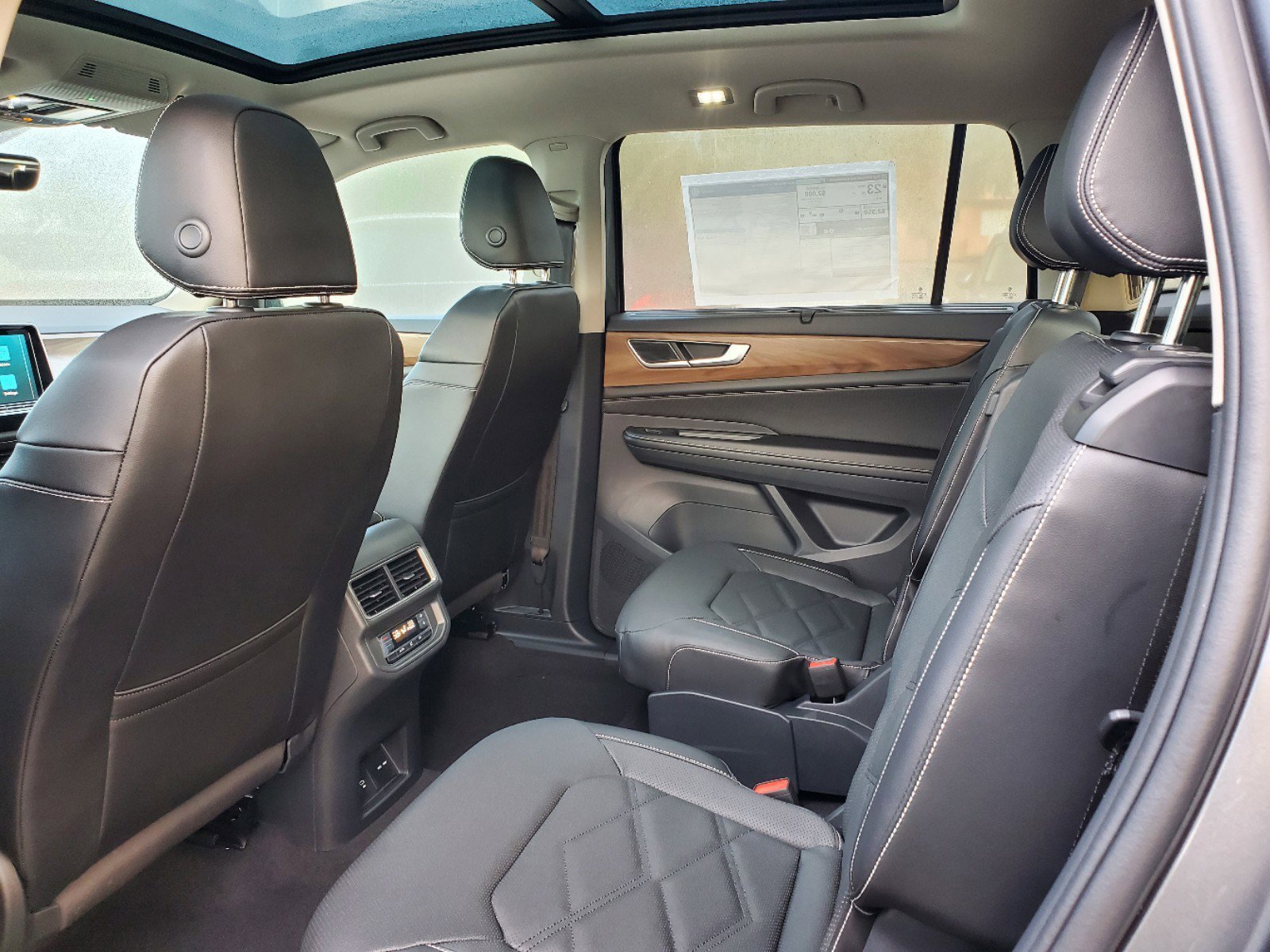 2025 Volkswagen Atlas SE Technology photo 2