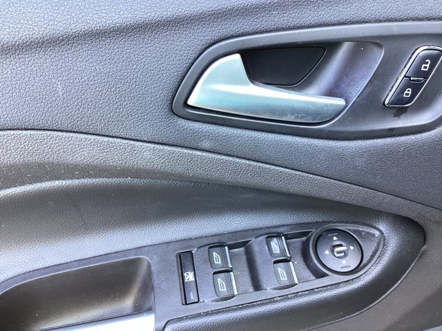 2016 Ford C-Max Hybrid SEL photo 20
