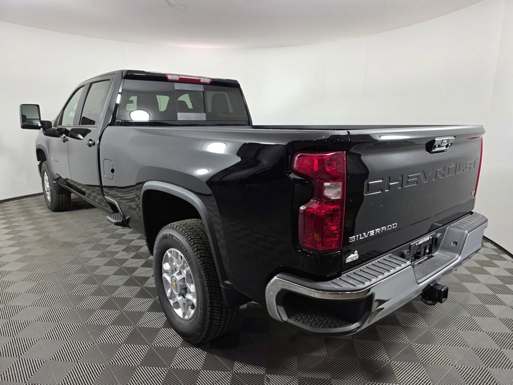2025 Chevrolet Silverado 2500HD LT photo 3