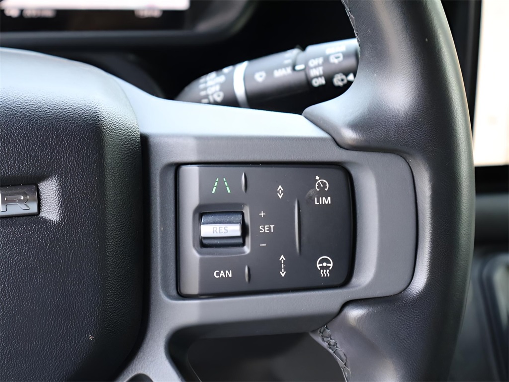 2024 Land Rover Defender 130 X-Dynamic SE photo 30