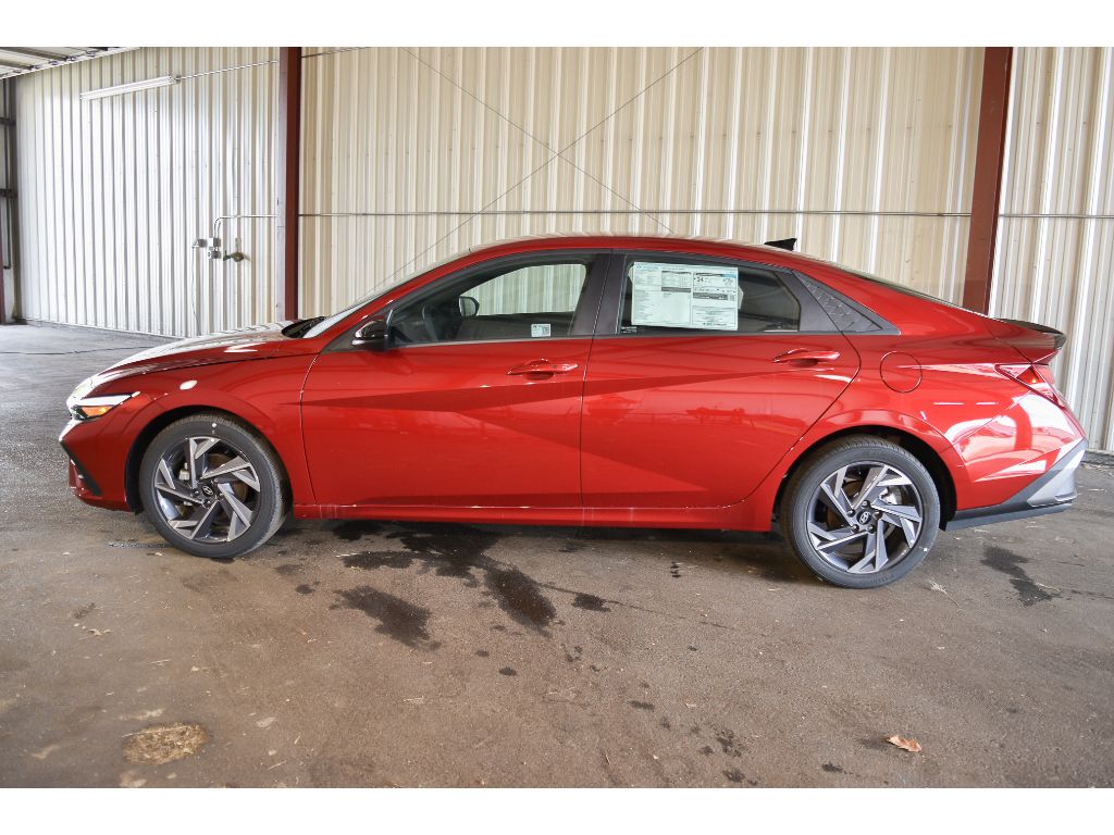 2025 Hyundai Elantra SEL Sport photo 4