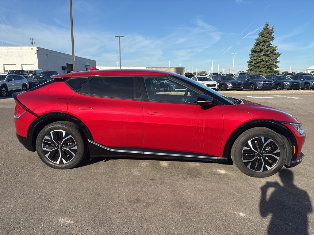 2022 Kia EV6 Wind photo 2