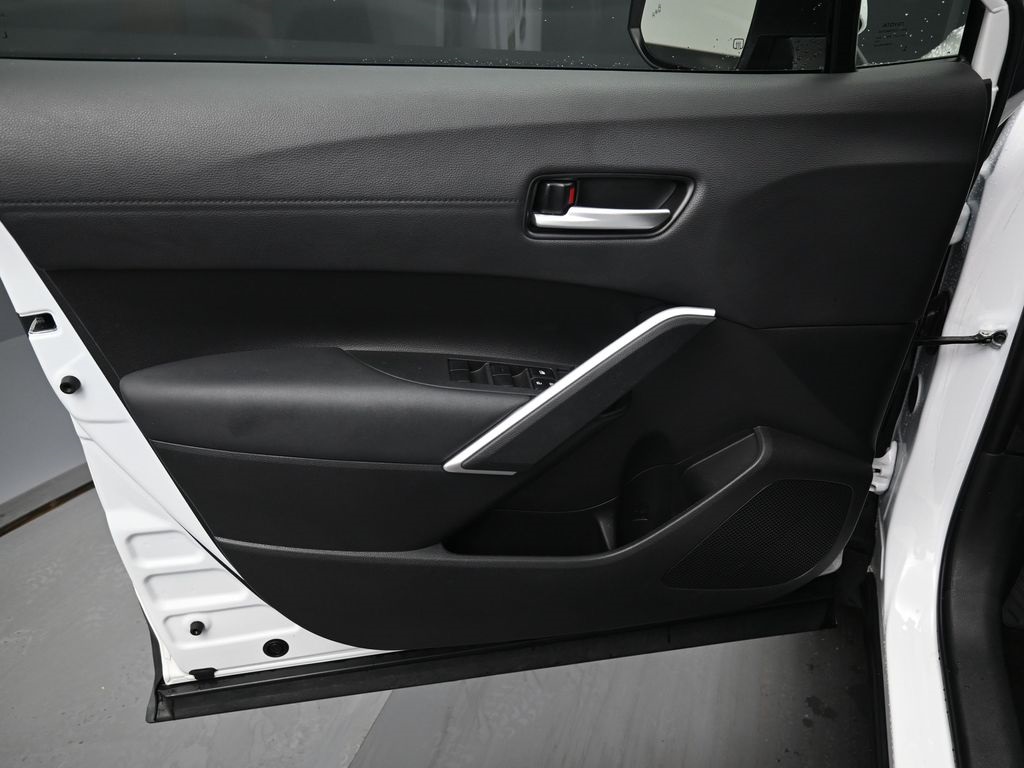 2023 Toyota Corolla Cross XLE photo 11