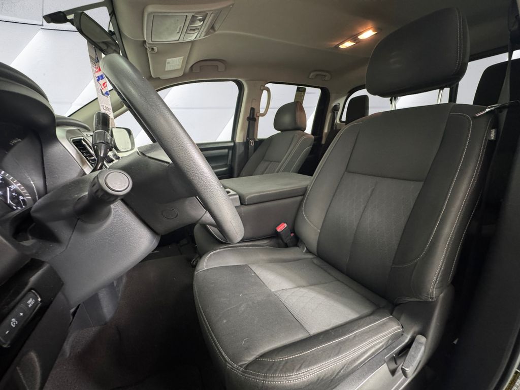 2017 Nissan Titan SV photo 8