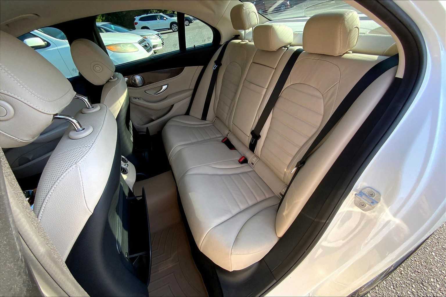 2015 Mercedes Benz C 300 4MATIC photo 18