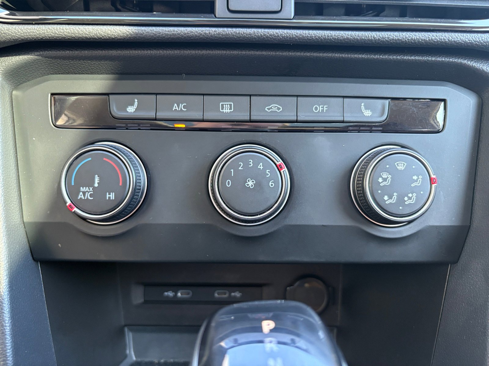 2022 Volkswagen Taos SE photo 18