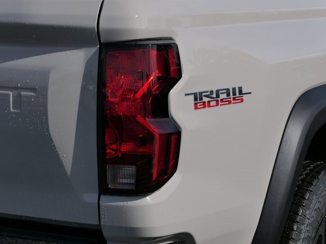 2026 Chevrolet Colorado Trail Boss photo 2