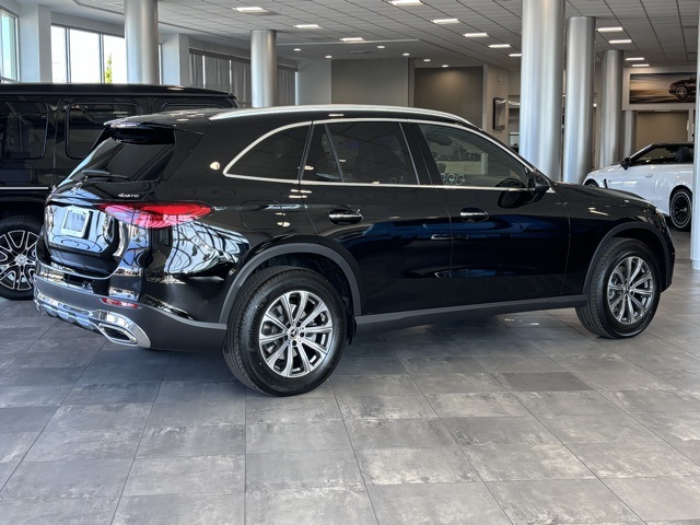 2026 Mercedes Benz GLC 300 4MATIC photo 3