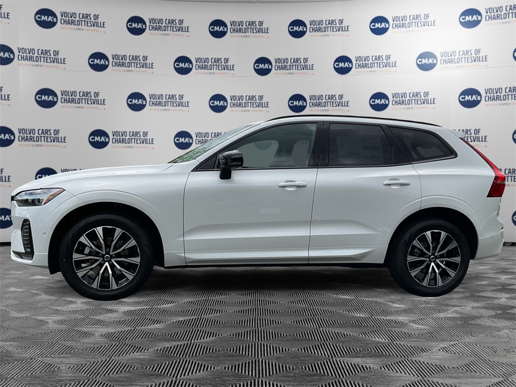 2025 Volvo XC60 B5 Plus photo 2
