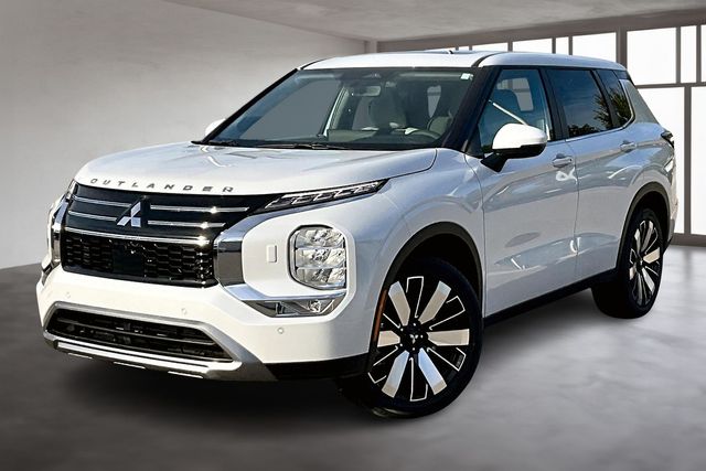 2025 Mitsubishi Outlander SE photo 2