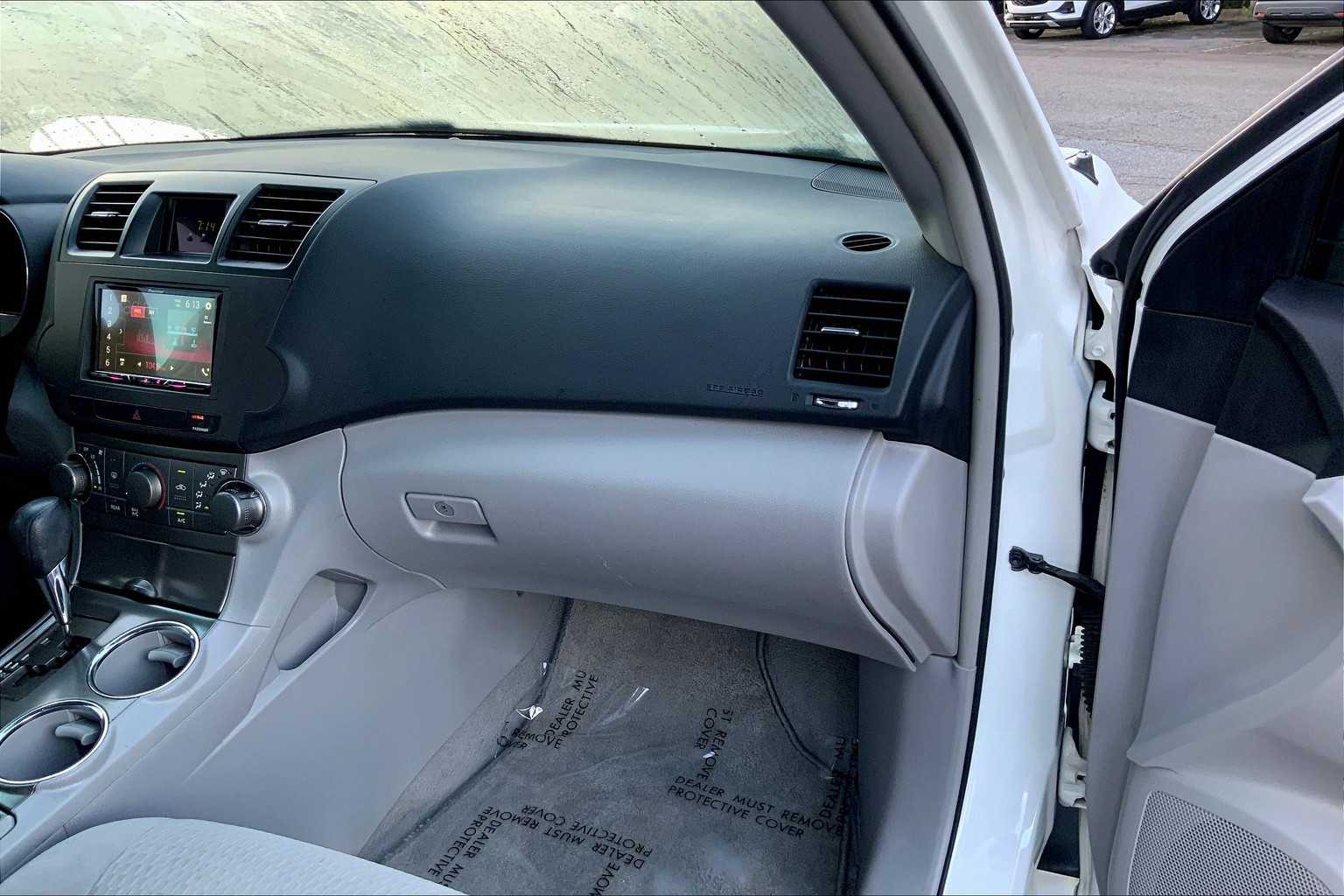 2010 Toyota Highlander Base photo 14