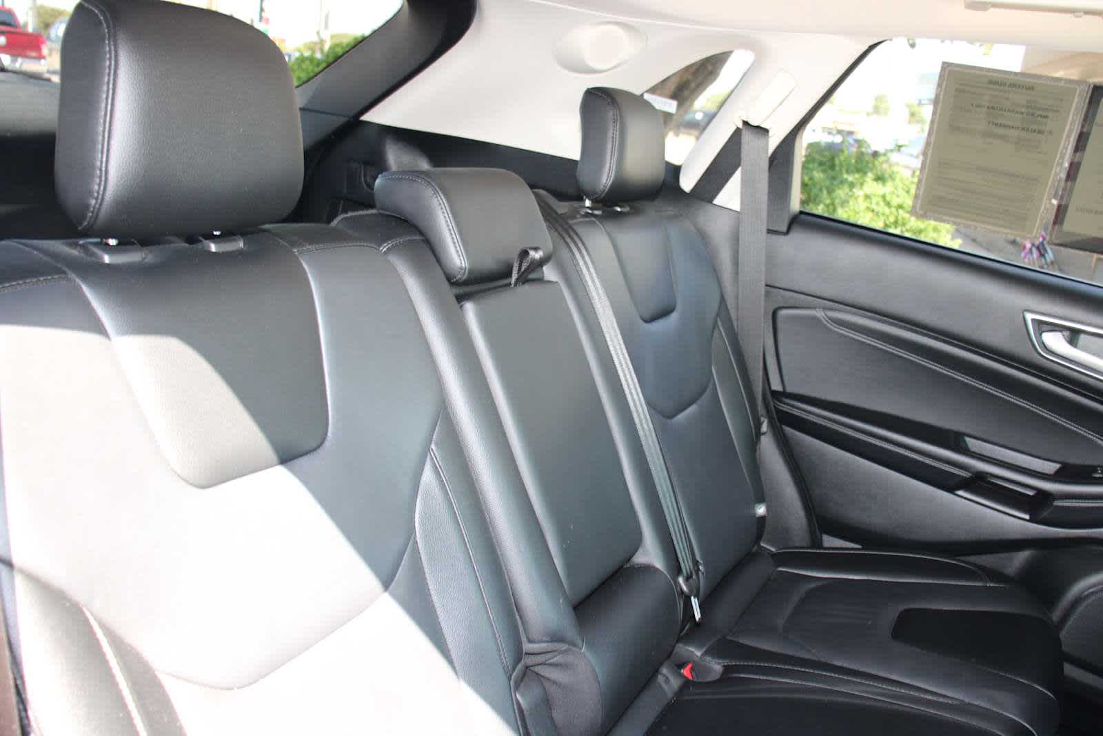 2022 Ford Edge Titanium photo 37