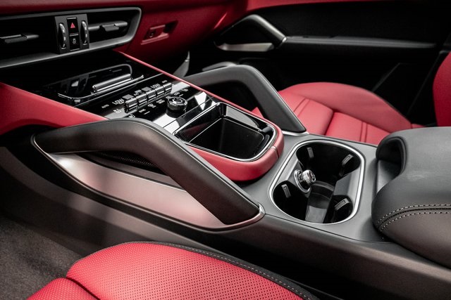 2025 Porsche Cayenne Coupe photo 22