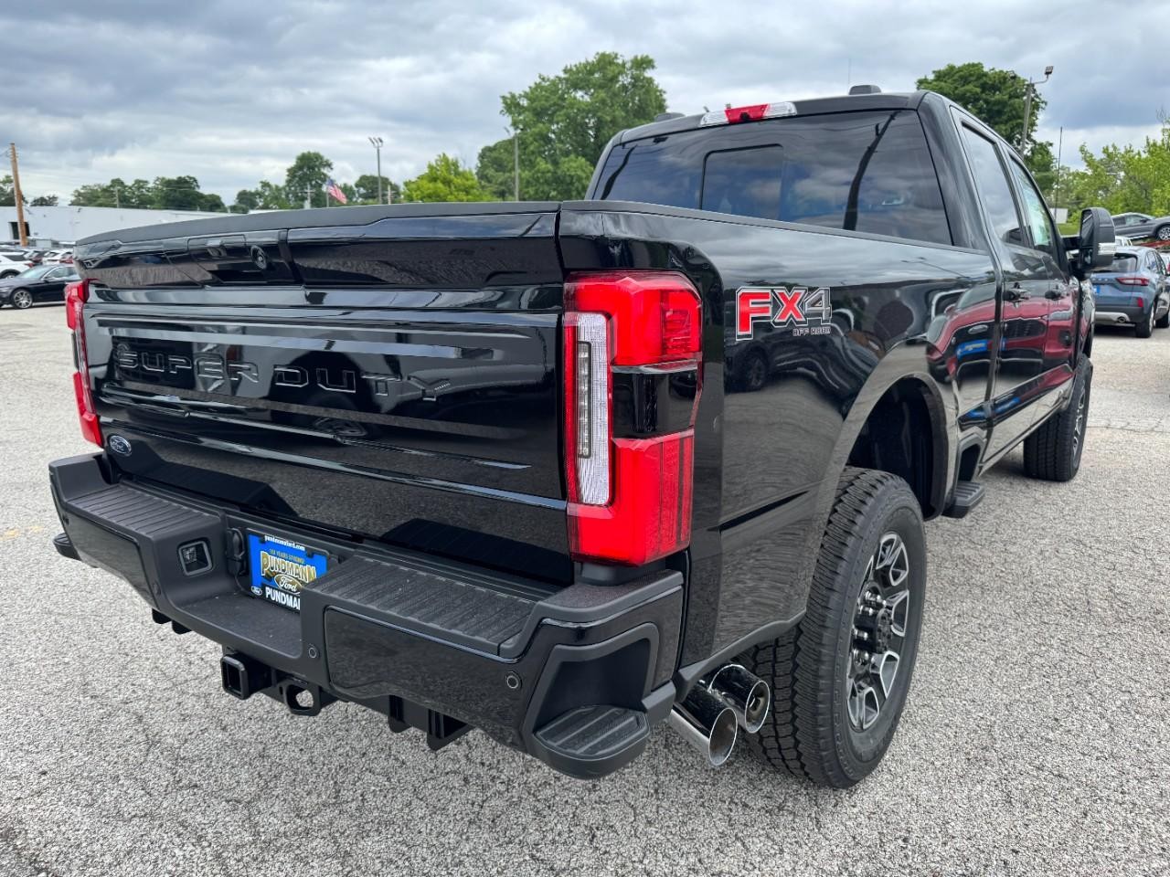 2025 Ford F-350 Platinum photo 3
