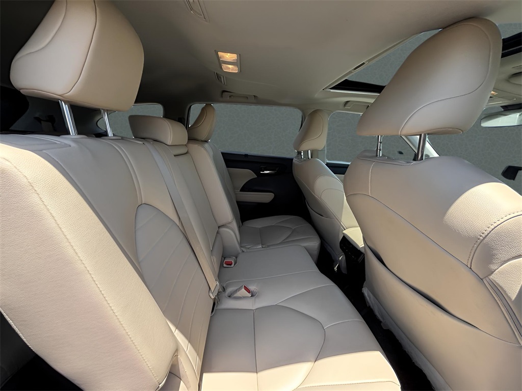 2023 Toyota Highlander XLE photo 19