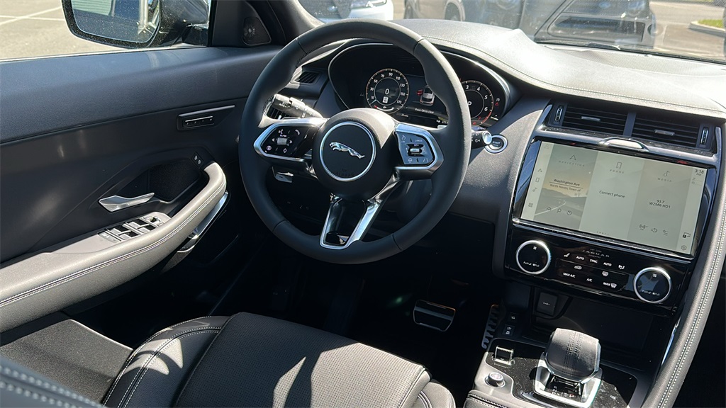 2024 Jaguar E-PACE R-Dynamic SE photo 25