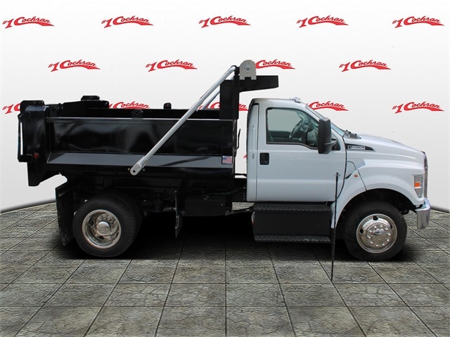 2025 Ford F-650 Base Regular Cab photo 2