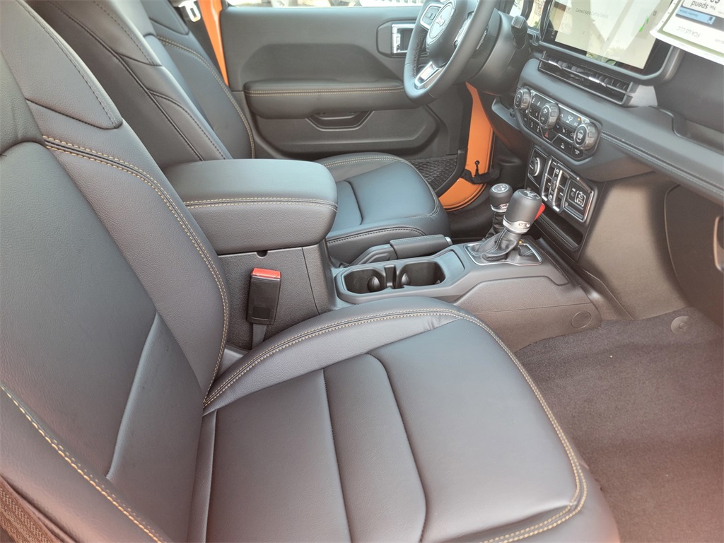 2025 Jeep Wrangler Sahara photo 12