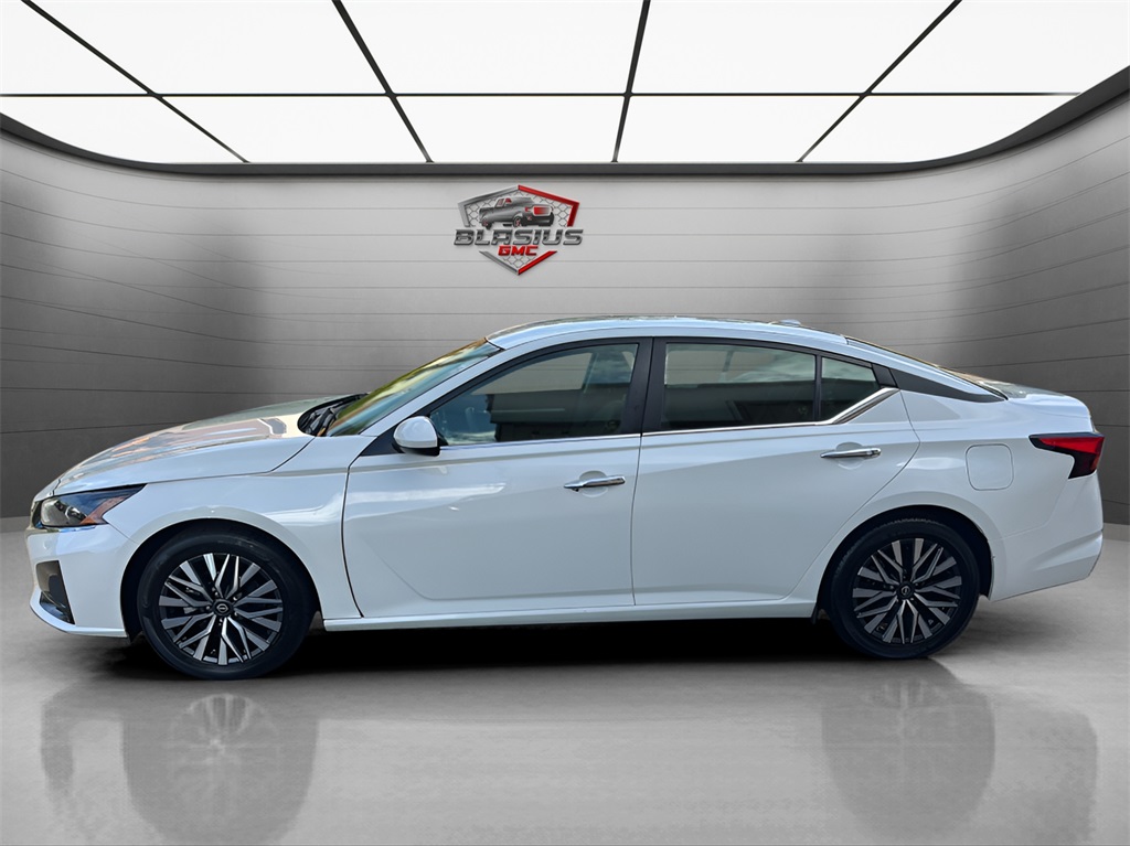 2023 Nissan Altima 2.5 SV photo 2