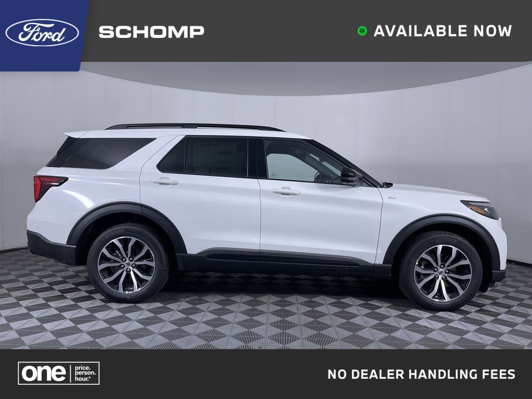 2025 Ford Explorer ST-LINE's photo
