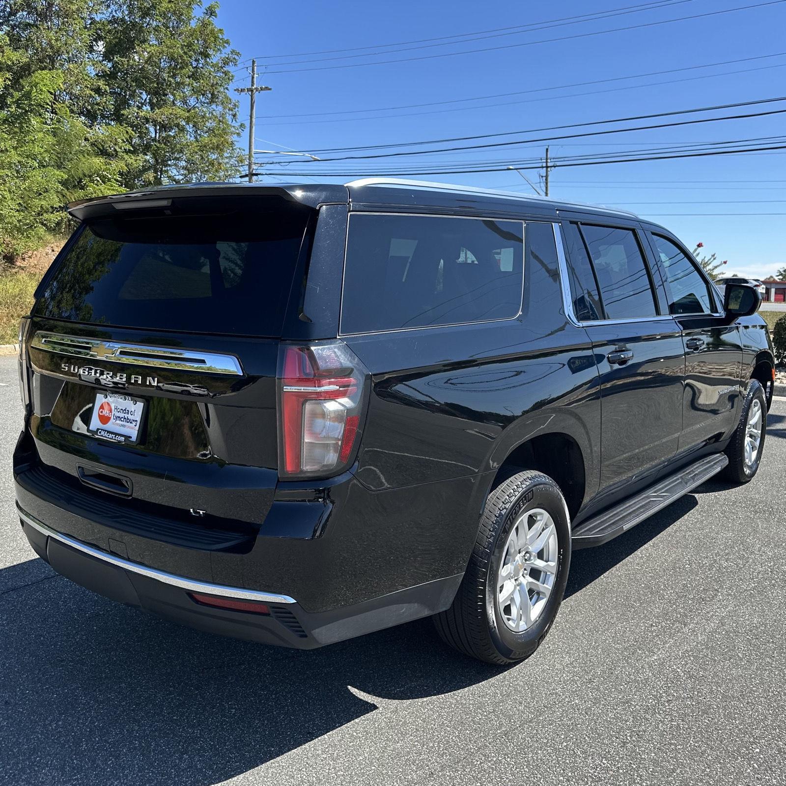 2024 Chevrolet Suburban LT photo 3
