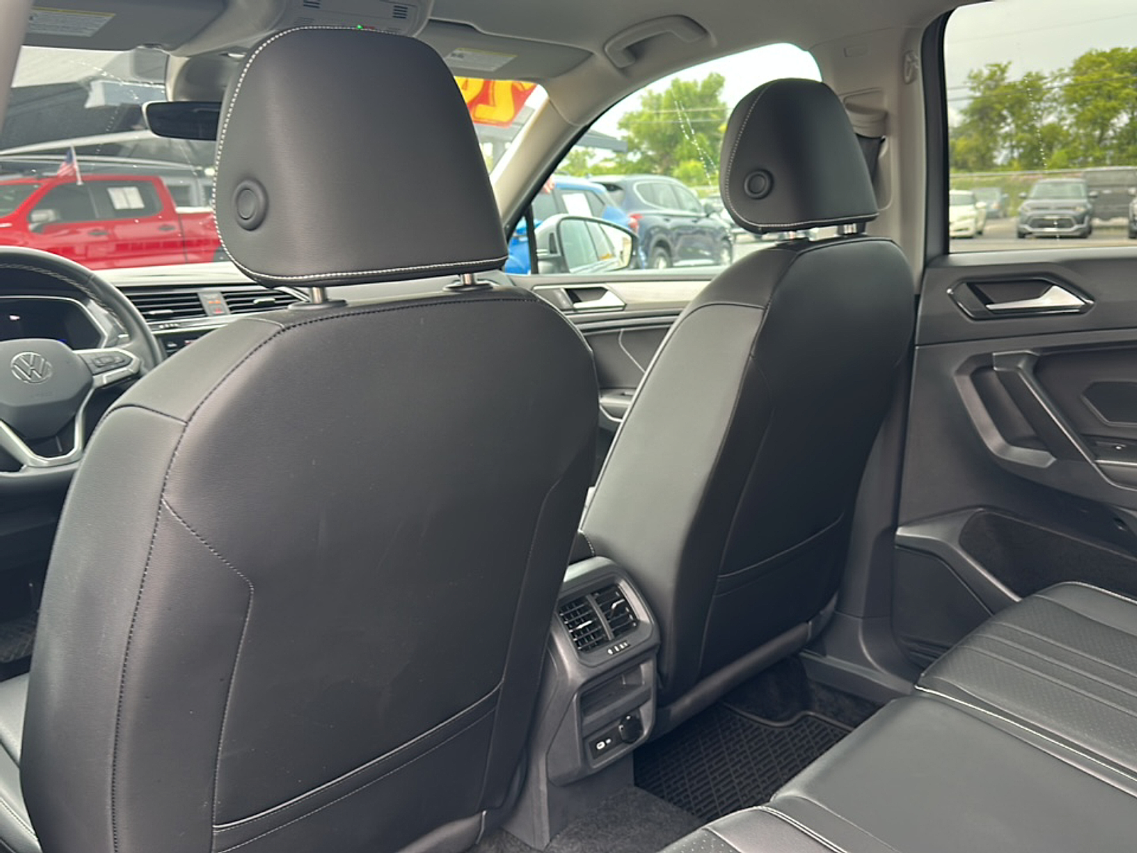 2024 Volkswagen Tiguan SE Wolfsburg Edition photo 6