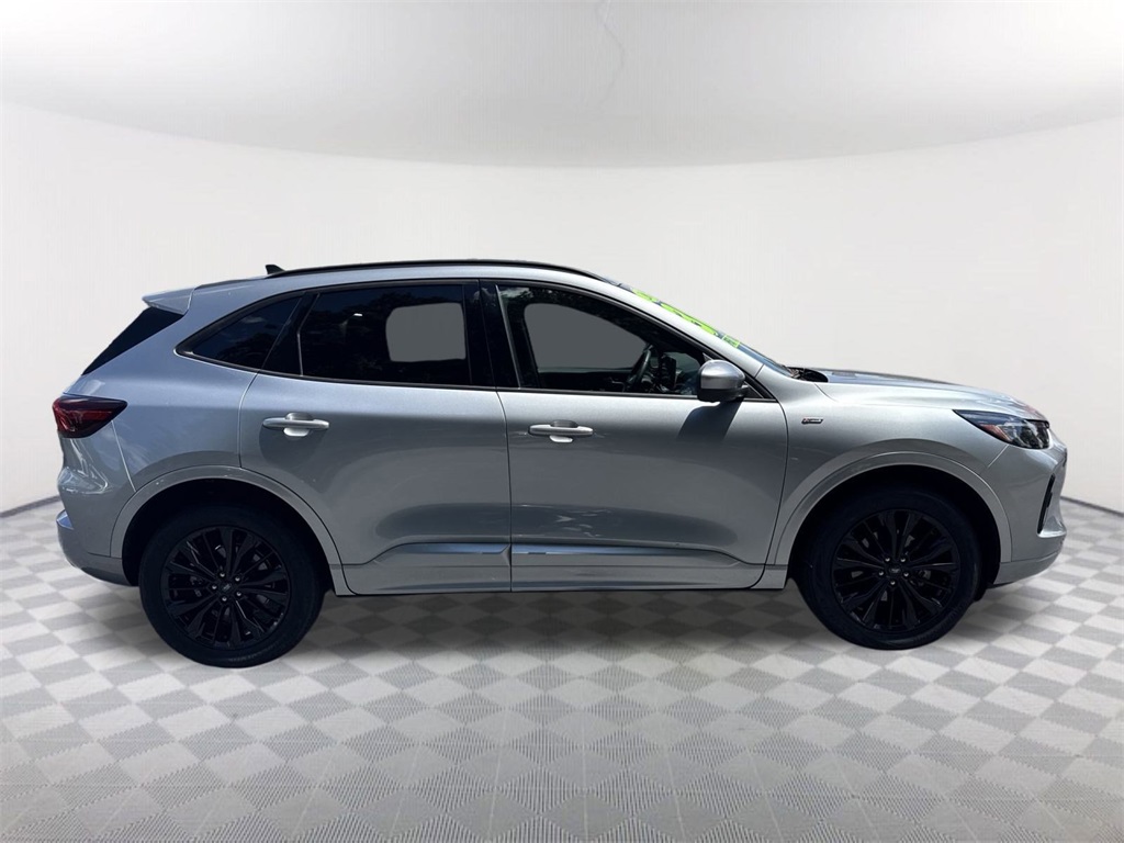 2023 Ford Escape ST-Line Elite photo 3