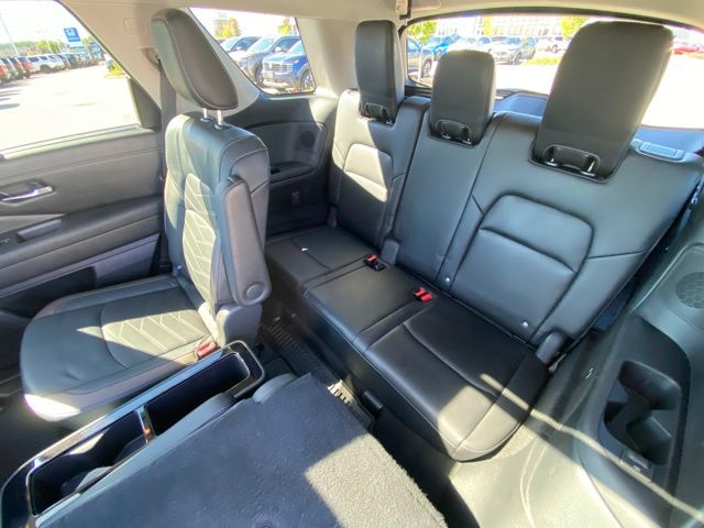 2022 Nissan Pathfinder Platinum photo 22