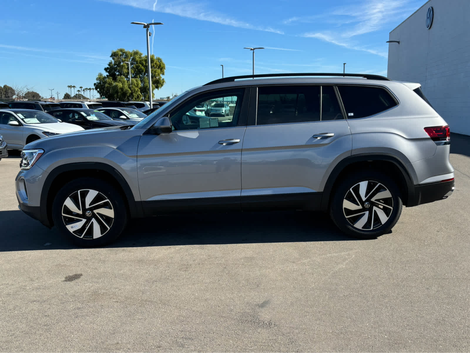 2025 Volkswagen Atlas SE Technology photo 6