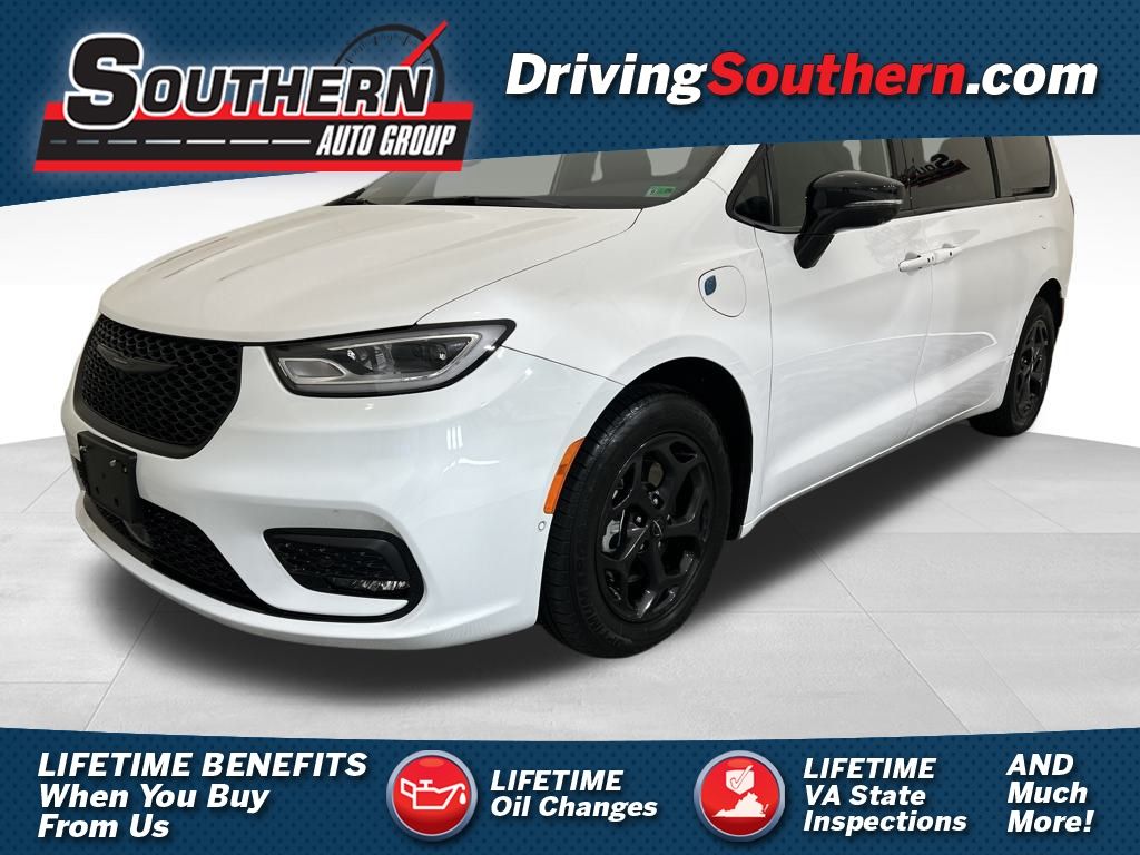 2024 Chrysler Pacifica PHEV Select's photo