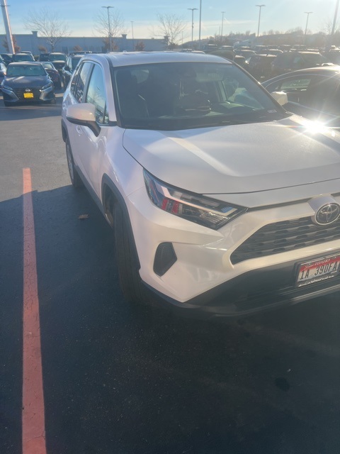 2023 Toyota RAV4 LE photo 4