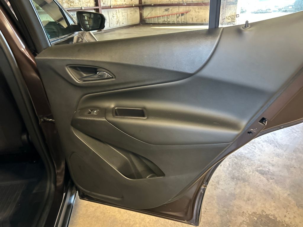 2020 Chevrolet Equinox LT photo 27