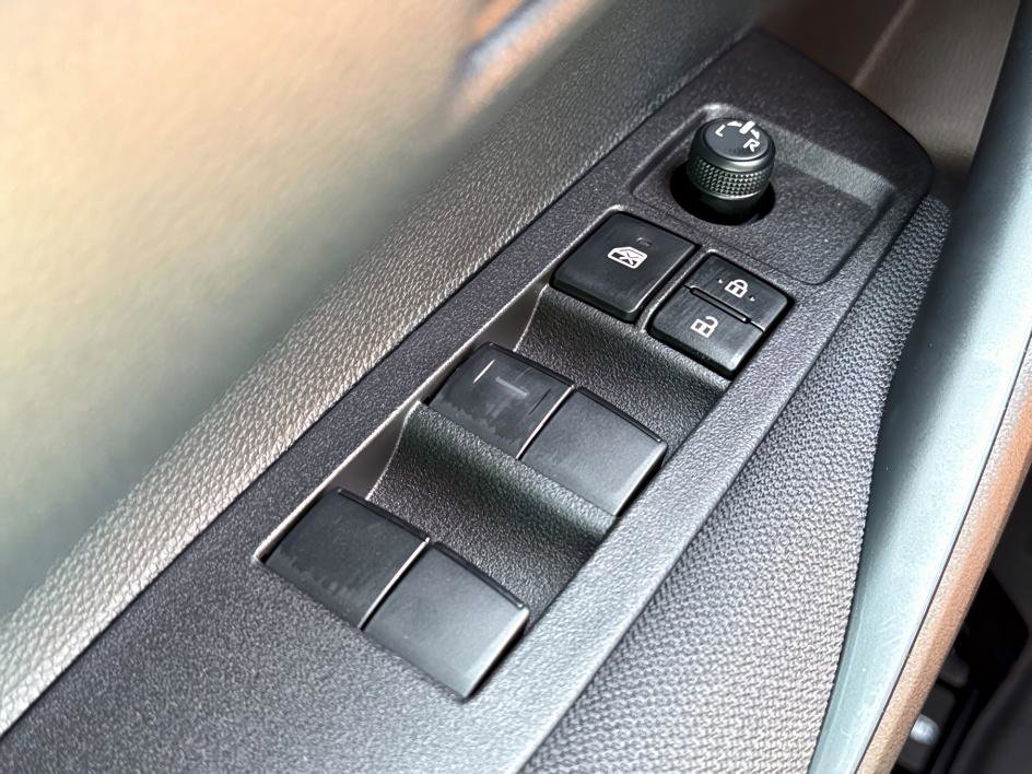 2025 Toyota Corolla LE photo 13