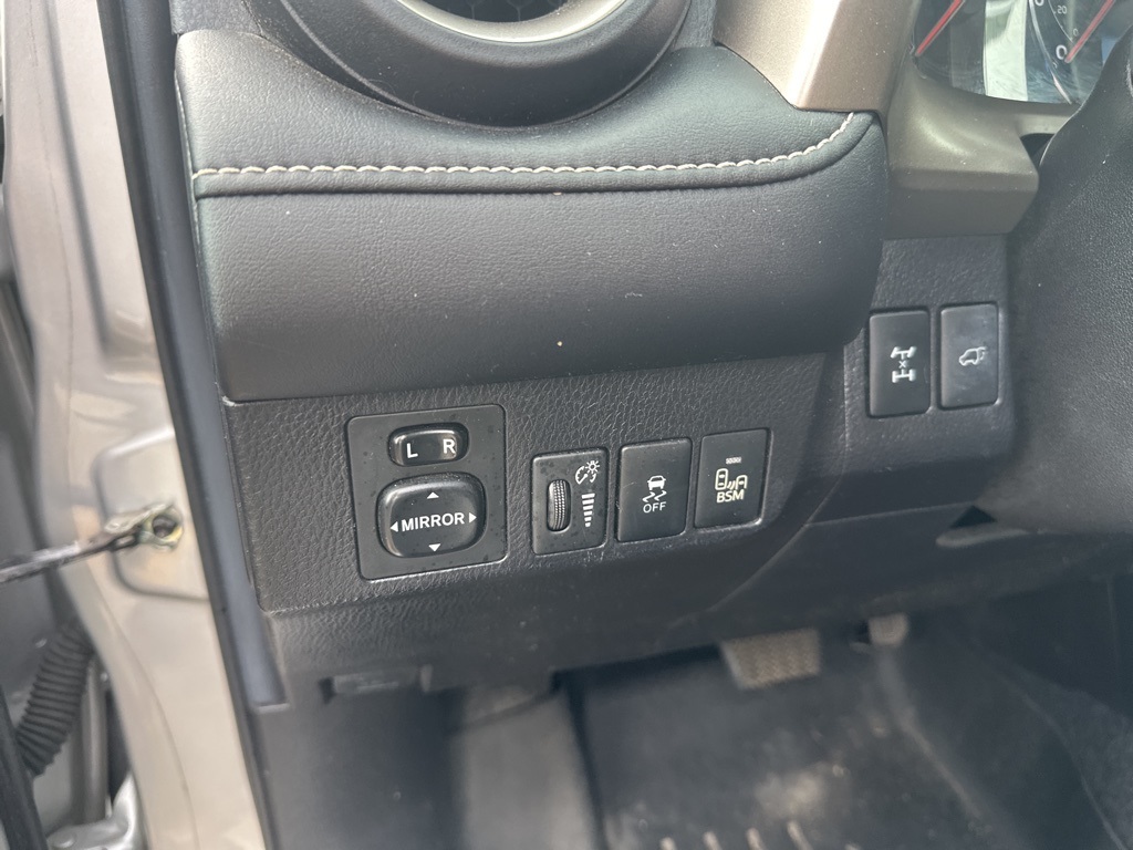 2015 Toyota RAV4 Limited photo 22