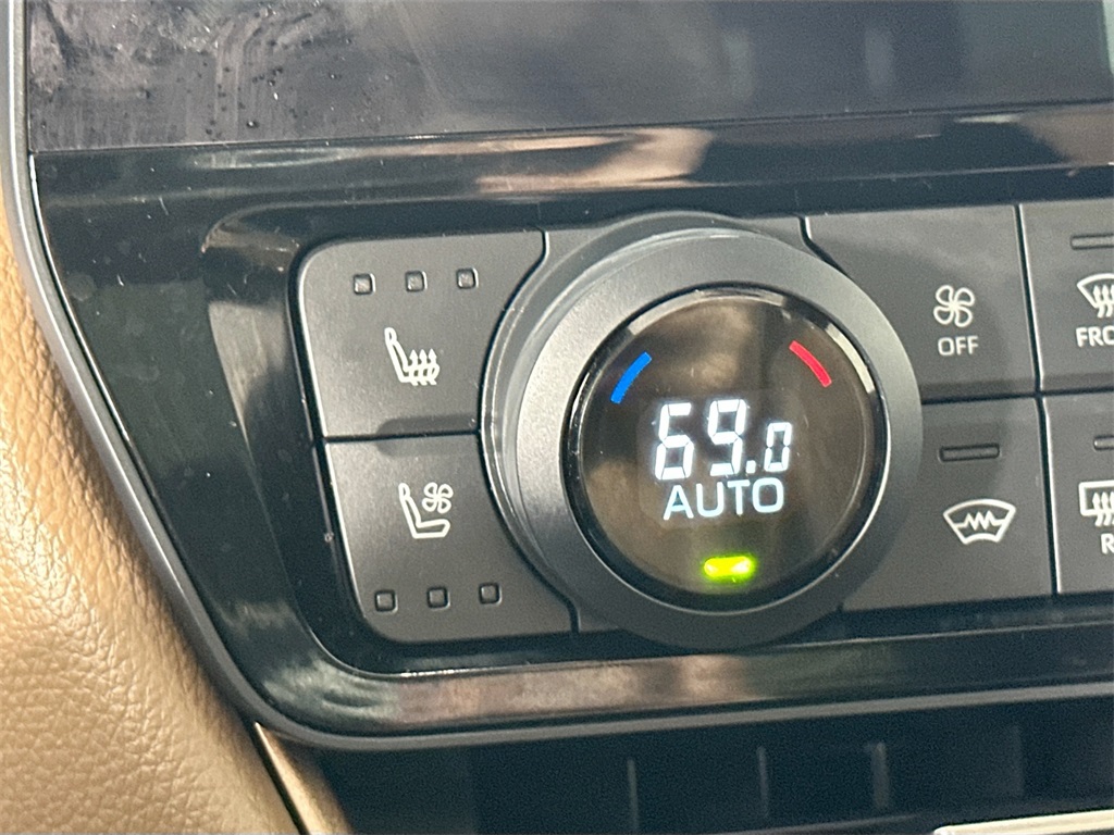 2024 Toyota Highlander Hybrid Platinum photo 25