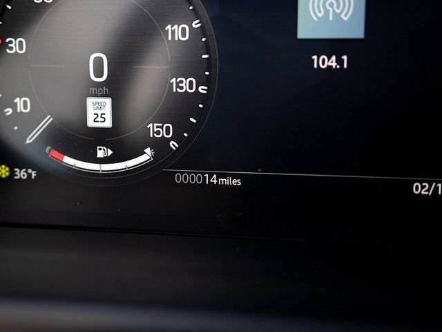 2025 Land Rover Defender 110 V8 photo 23